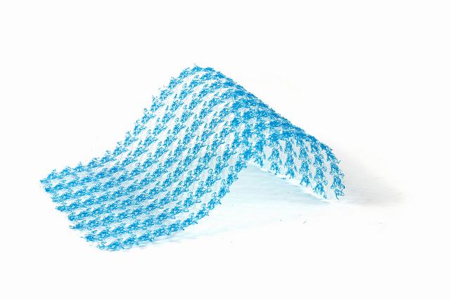 Сітка поліпропіленова хірургічна стерильна, двошарова, середня, білий у поєднанні з синім, 28 х 28 см, (Омега 2 СТАНДАРТ)